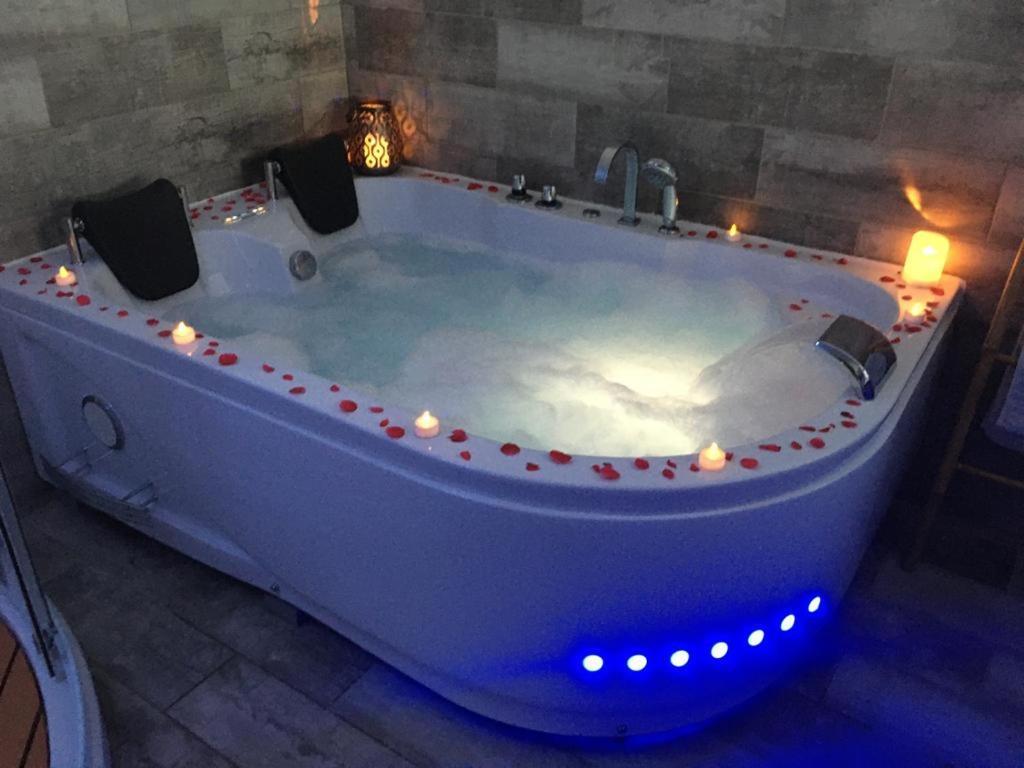 Esprit Zen En Provence Studio Spa Privatif Cheval-Blanc Esterno foto